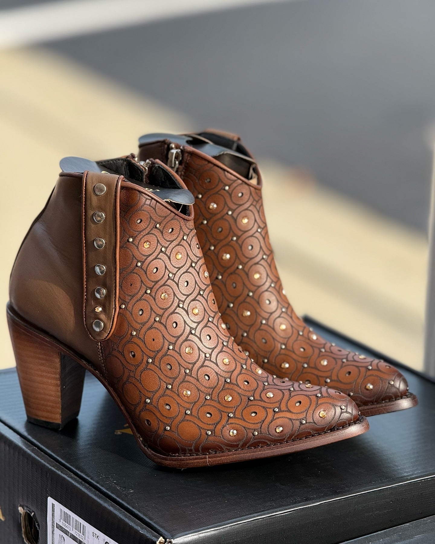 Hand-carved Diamond High-heeled Boots
