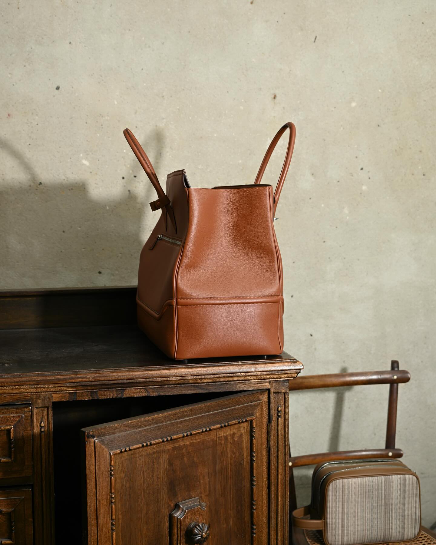 Classic Handbag with Leather Frame Shoulder Strap