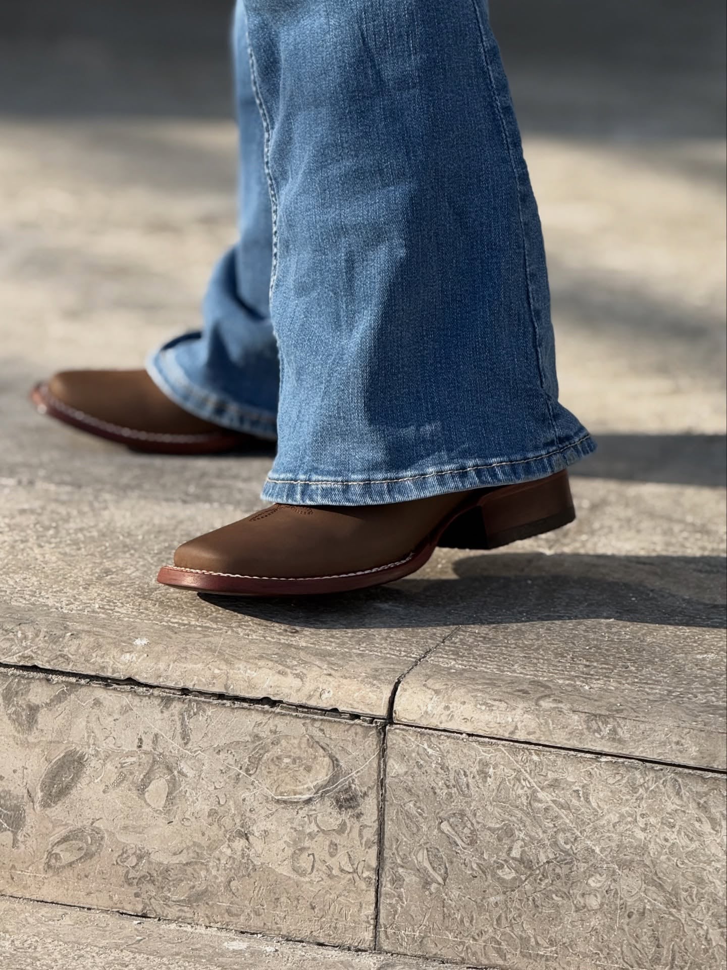 Hand-embroidered Western Cowgirl Boots