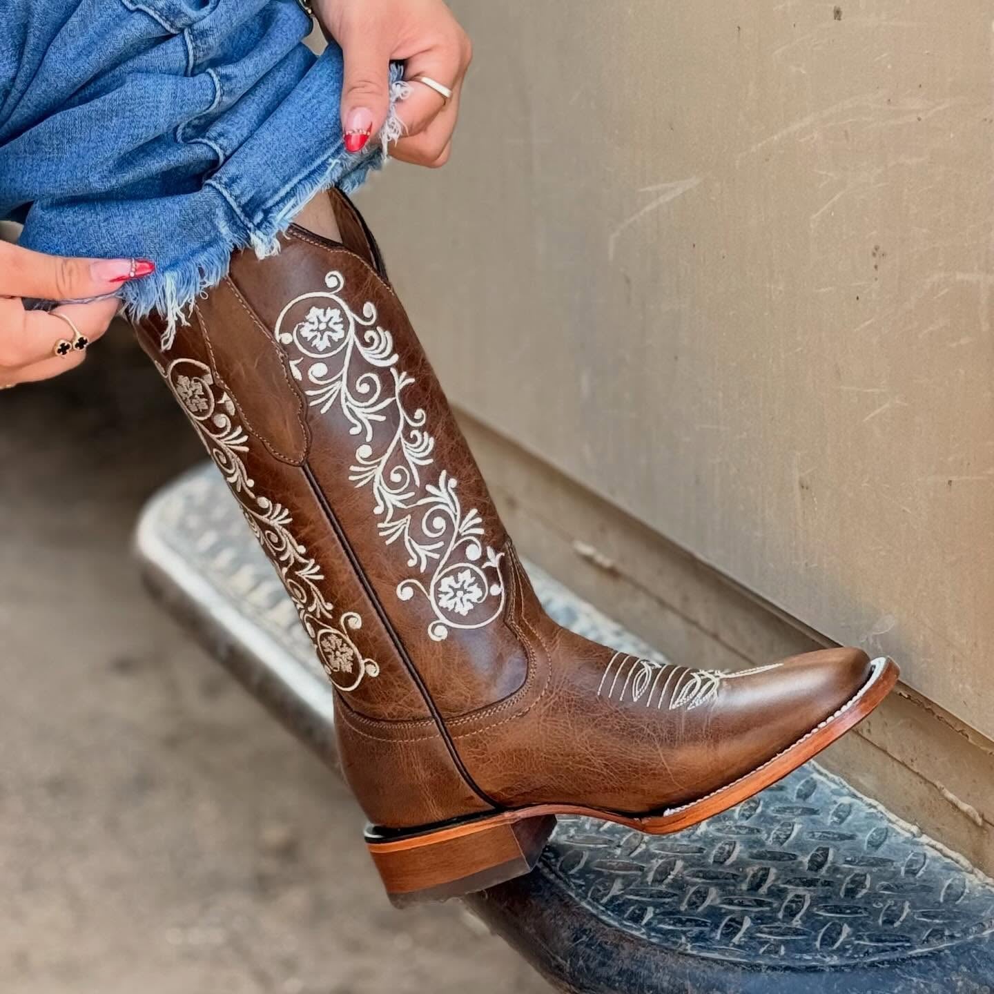 Italian Vintage Cowhide Embroidered Boots
