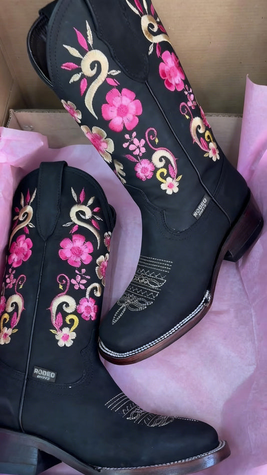 Vintage Floral Embroidered Western Boots