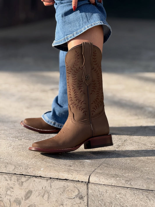 Hand-embroidered Western Cowgirl Boots